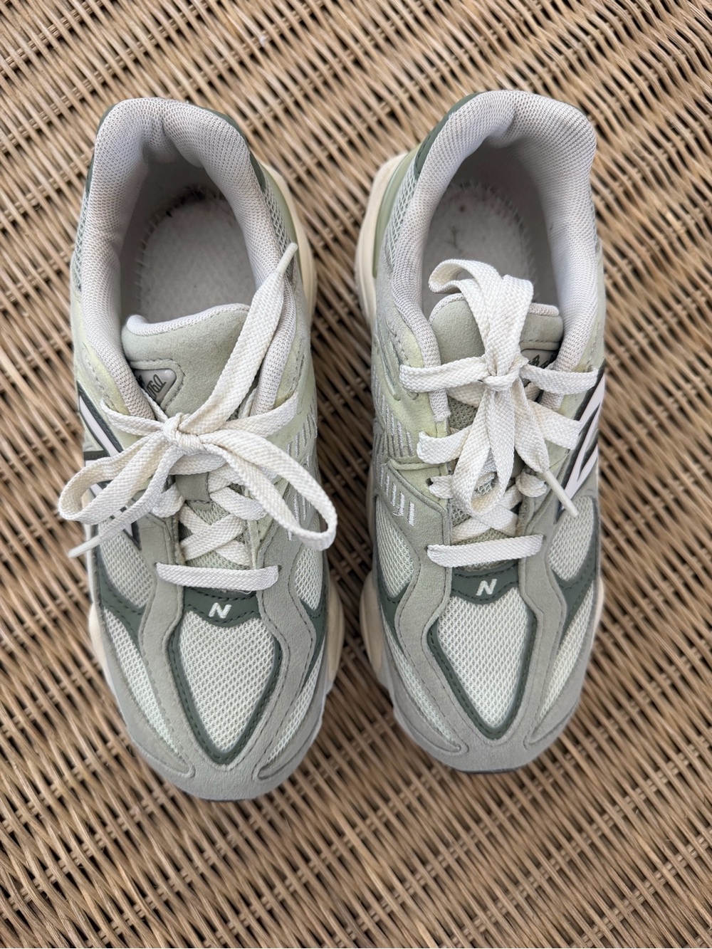 New Balance 9060 Kids Athletic Sneakers size 3
